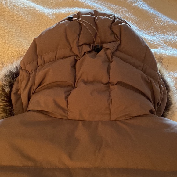 Land’s End Petite size 6-8 down taupe coat. - Picture 3 of 7